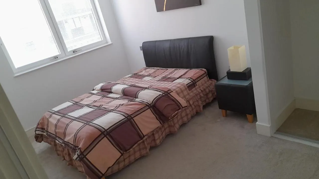Apartment Two Bedroom Near Southall Station! London